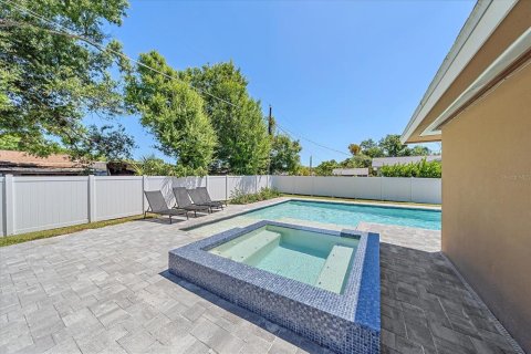 House in Sarasota, Florida 4 bedrooms, 147.34 sq.m. № 2206162 - photo 16