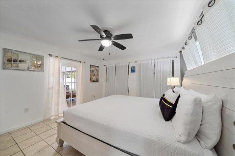 House in Sarasota, Florida 4 bedrooms, 147.34 sq.m. № 2206162 - photo 23