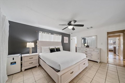 House in Sarasota, Florida 4 bedrooms, 147.34 sq.m. № 2206162 - photo 21