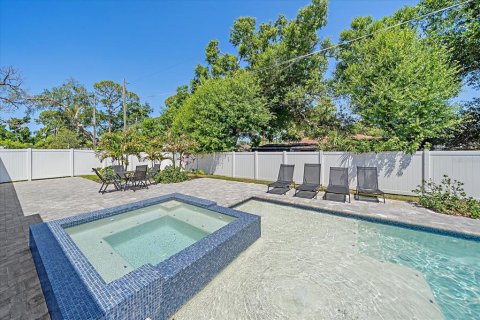 House in Sarasota, Florida 4 bedrooms, 147.34 sq.m. № 2206162 - photo 15