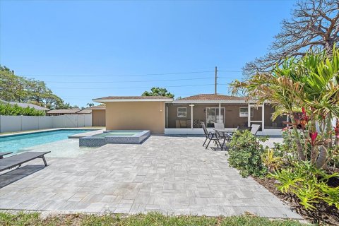 House in Sarasota, Florida 4 bedrooms, 147.34 sq.m. № 2206162 - photo 17