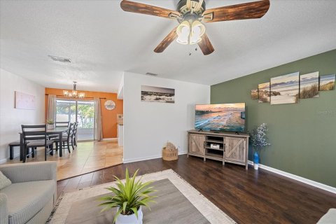 House in Sarasota, Florida 4 bedrooms, 147.34 sq.m. № 2206162 - photo 7