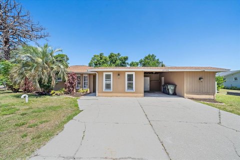 House in Sarasota, Florida 4 bedrooms, 147.34 sq.m. № 2206162 - photo 2