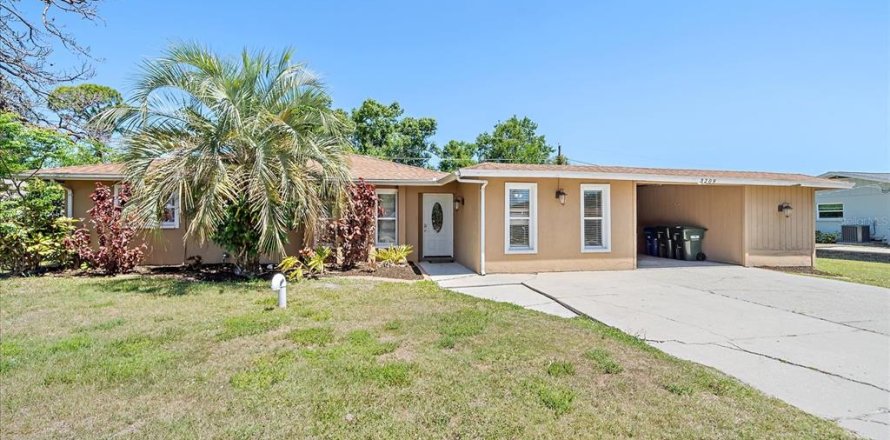 House in Sarasota, Florida 4 bedrooms, 147.34 sq.m. № 2206162