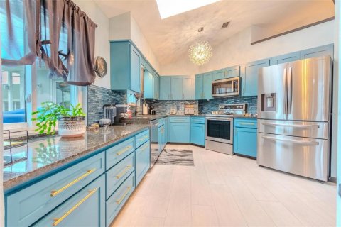 House in Ocala, Florida 3 bedrooms, 201.23 sq.m. № 1918173 - photo 8