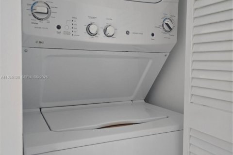 Copropriété à louer à Miami Beach, Floride: 2 chambres, 134.71 m2 № 1986452 - photo 25