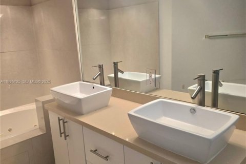 Copropriété à louer à Miami Beach, Floride: 2 chambres, 134.71 m2 № 1986452 - photo 27
