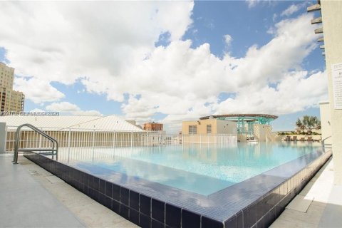 Condo in Miami, Florida, 2 bedrooms  № 2028811 - photo 6