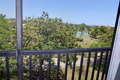 Condo in Lauderhill, Florida, 2 bedrooms  № 1867188 - photo 21