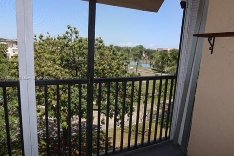 Condo in Lauderhill, Florida, 2 bedrooms  № 1867188 - photo 22