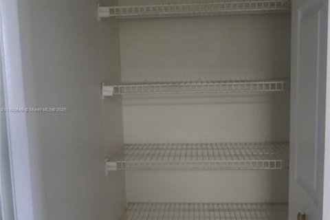 Condo in Lauderhill, Florida, 2 bedrooms  № 1867188 - photo 15