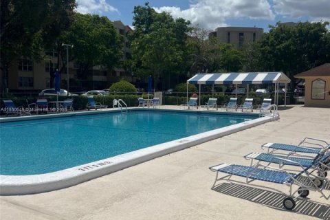 Condo in Lauderhill, Florida, 2 bedrooms  № 1867188 - photo 28