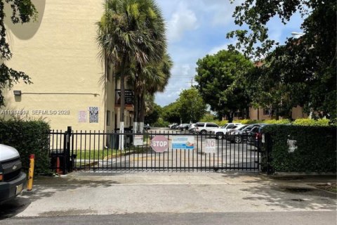 Copropriété à louer à Hialeah, Floride: 2 chambres, 75.44 m2 № 2049122 - photo 2