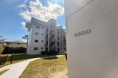 Copropriété à louer à Hialeah, Floride: 2 chambres, 75.44 m2 № 2049122 - photo 14