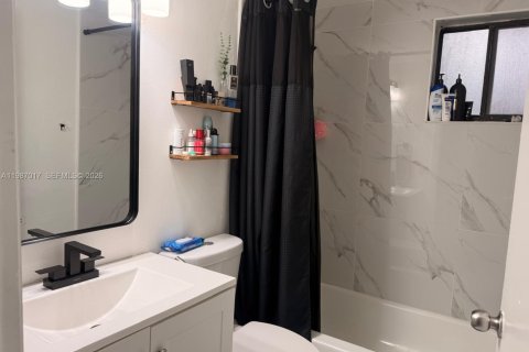 Copropriété à louer à Hialeah, Floride: 2 chambres, 75.44 m2 № 2049122 - photo 4