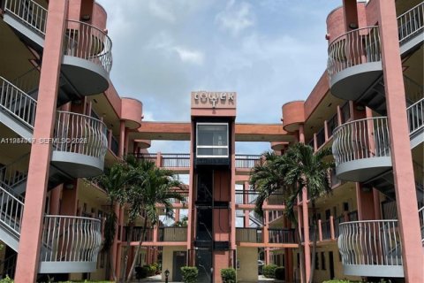 Condo à Hialeah, Floride, 2 chambres  № 2049122