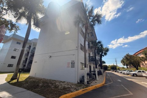 Copropriété à louer à Hialeah, Floride: 2 chambres, 75.44 m2 № 2049122 - photo 13