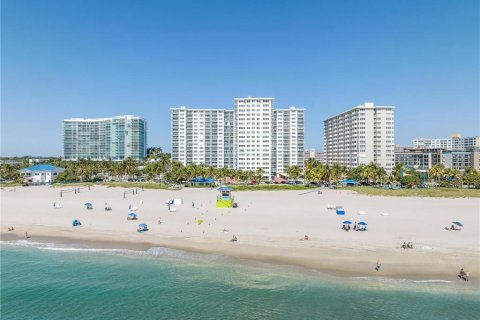Condominio en venta en Pompano Beach, Florida, 2 dormitorios, 135.17 m2 № 579779 - foto 1