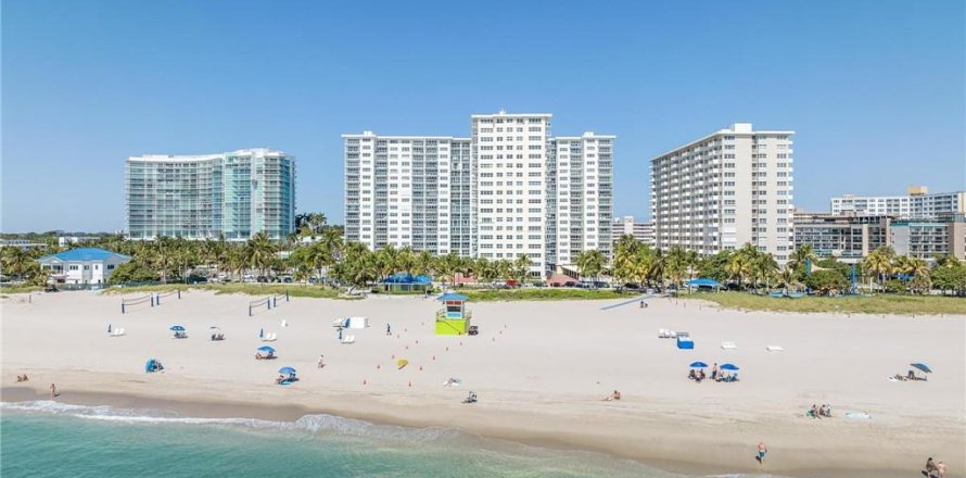 Condominio en Pompano Beach, Florida, 2 dormitorios  № 579779
