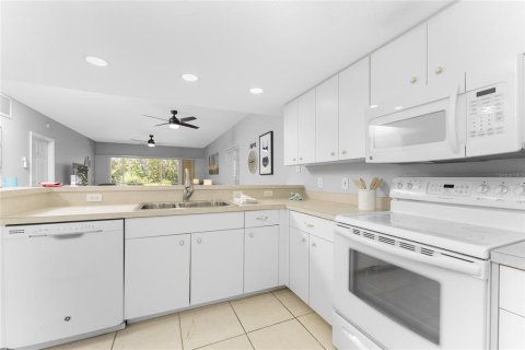 Condo in Rotonda, Florida, 2 bedrooms  № 1163403 - photo 15