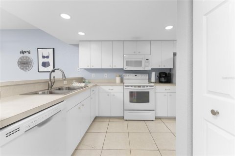 Condo in Rotonda, Florida, 2 bedrooms  № 1163403 - photo 16