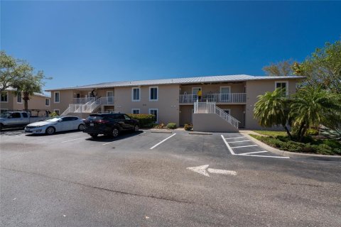 Condo in Rotonda, Florida, 2 bedrooms  № 1163403 - photo 1