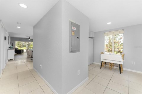 Condo in Rotonda, Florida, 2 bedrooms  № 1163403 - photo 10