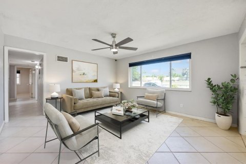 Casa en venta en Orlando, Florida, 3 dormitorios, 112.6 m2 № 1913503 - foto 2
