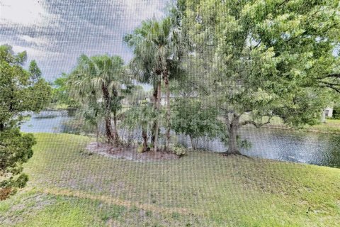 Condo in Coconut Creek, Florida, 2 bedrooms  № 1819869 - photo 11