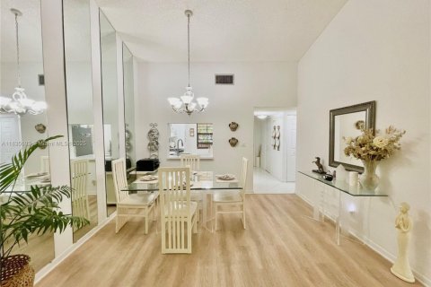Condo in Coconut Creek, Florida, 2 bedrooms  № 1819869 - photo 7