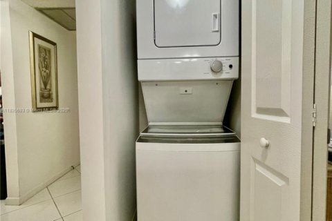 Condo in Coconut Creek, Florida, 2 bedrooms  № 1819869 - photo 15