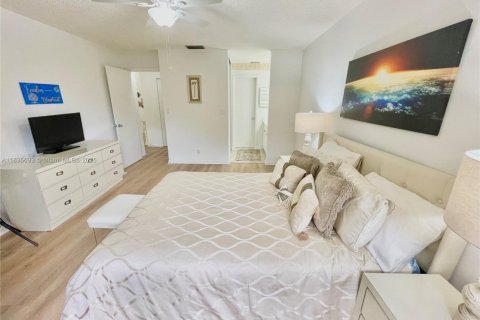 Condo in Coconut Creek, Florida, 2 bedrooms  № 1819869 - photo 18