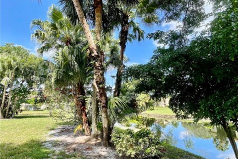 Condo in Coconut Creek, Florida, 2 bedrooms  № 1819869 - photo 12