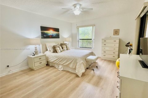 Condo in Coconut Creek, Florida, 2 bedrooms  № 1819869 - photo 16