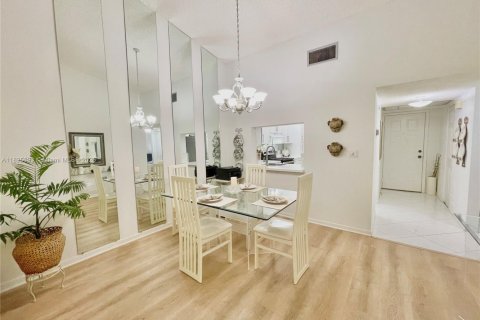Condo in Coconut Creek, Florida, 2 bedrooms  № 1819869 - photo 6