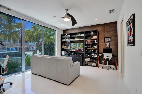 Townhouse in Pompano Beach, Florida 3 bedrooms, 264.49 sq.m. № 1709079 - photo 8