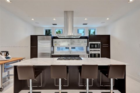 Townhouse in Pompano Beach, Florida 3 bedrooms, 264.49 sq.m. № 1709079 - photo 17