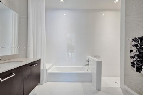 Townhouse in Pompano Beach, Florida 3 bedrooms, 264.49 sq.m. № 1709079 - photo 14