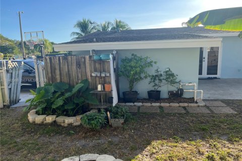 Casa en alquiler en Miami, Florida, 3 dormitorios, 150.32 m2 № 1999837 - foto 19