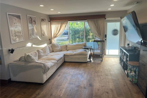 Casa en alquiler en Miami, Florida, 3 dormitorios, 150.32 m2 № 1999837 - foto 23