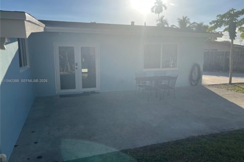 Casa en alquiler en Miami, Florida, 3 dormitorios, 150.32 m2 № 1999837 - foto 16