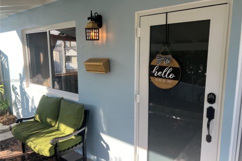 Casa en alquiler en Miami, Florida, 3 dormitorios, 150.32 m2 № 1999837 - foto 10