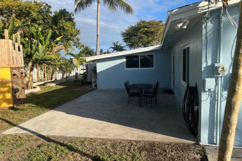 Casa en alquiler en Miami, Florida, 3 dormitorios, 150.32 m2 № 1999837 - foto 14