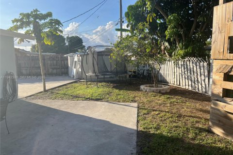 Casa en alquiler en Miami, Florida, 3 dormitorios, 150.32 m2 № 1999837 - foto 15