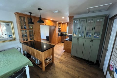 Casa en alquiler en Miami, Florida, 3 dormitorios, 150.32 m2 № 1999837 - foto 29