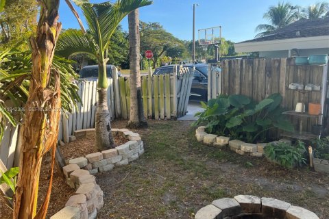 Casa en alquiler en Miami, Florida, 3 dormitorios, 150.32 m2 № 1999837 - foto 20