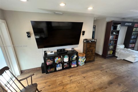 Casa en alquiler en Miami, Florida, 3 dormitorios, 150.32 m2 № 1999837 - foto 25