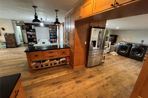 Casa en alquiler en Miami, Florida, 3 dormitorios, 150.32 m2 № 1999837 - foto 30