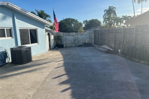 Casa en alquiler en Miami, Florida, 3 dormitorios, 150.32 m2 № 1999837 - foto 12