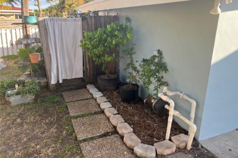 Casa en alquiler en Miami, Florida, 3 dormitorios, 150.32 m2 № 1999837 - foto 21